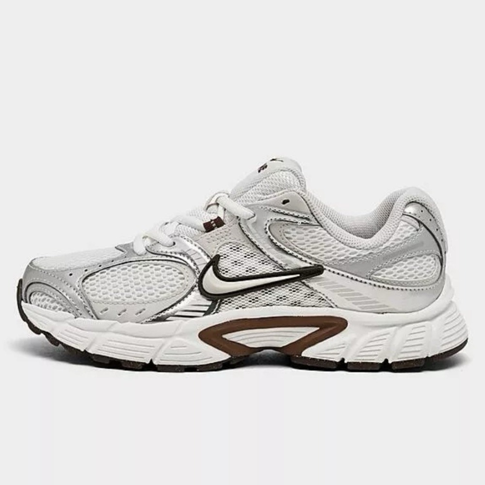 Nike W V5 RNR Sail LT Orewood BRN (HQ7901 102) Women's Size 11.5 / Men's 10